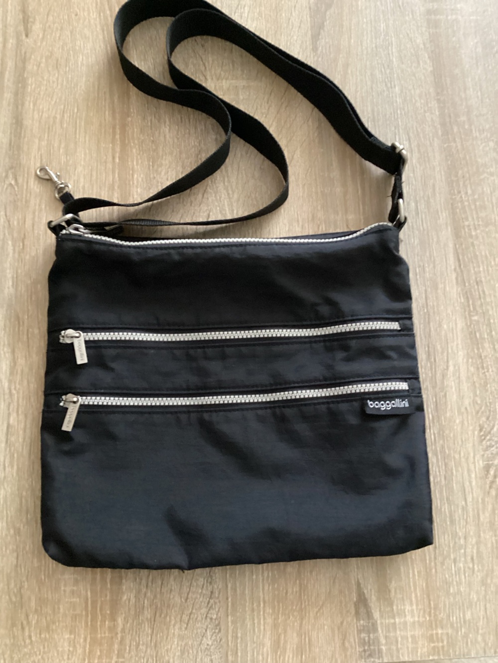 Black Baggalini shoulder purse